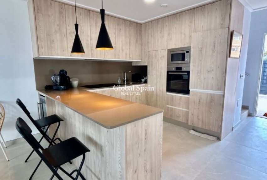 Wederverkoop - VILLA -
BENIJÓFAR - Costa Blanca