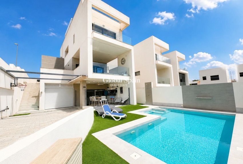 Wederverkoop - VILLA -
BENIJÓFAR - Costa Blanca