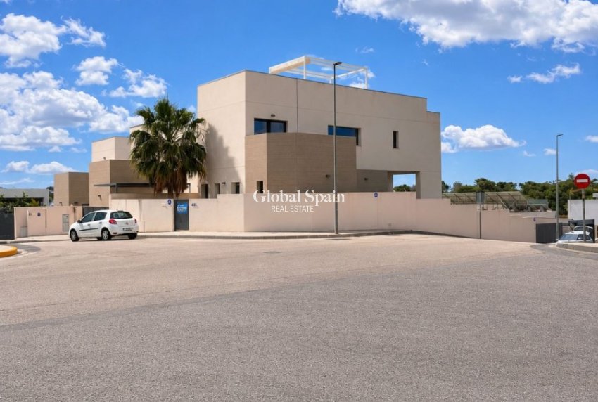 Wederverkoop - VILLA -
BENIJÓFAR - Costa Blanca