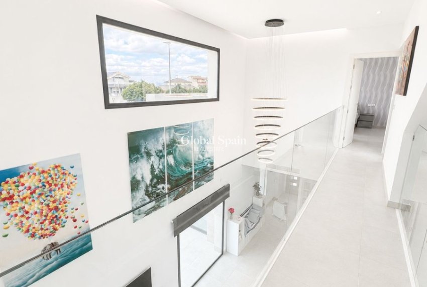 Wederverkoop - VILLA -
BENIJÓFAR - Costa Blanca