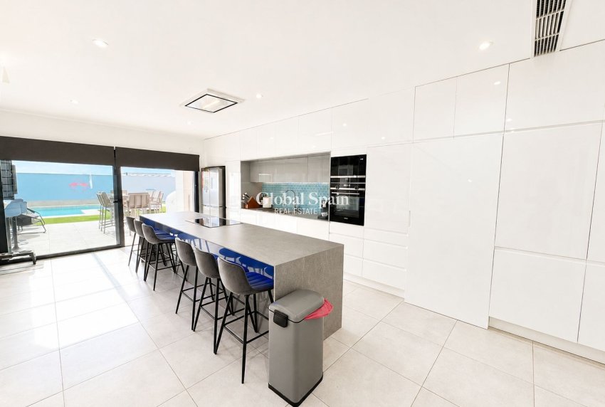 Wederverkoop - VILLA -
BENIJÓFAR - Costa Blanca