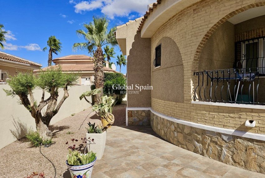 Wederverkoop - VILLA -
BENIJÓFAR - Costa Blanca