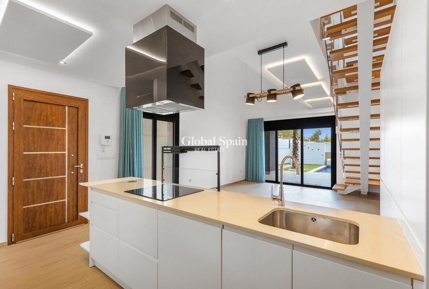 Wederverkoop - VILLA -
BENIJÓFAR - Costa Blanca
