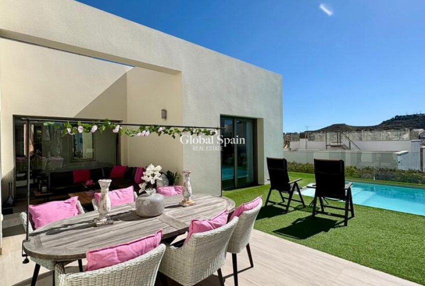 Wederverkoop - VILLA -
BENIJÓFAR - Costa Blanca