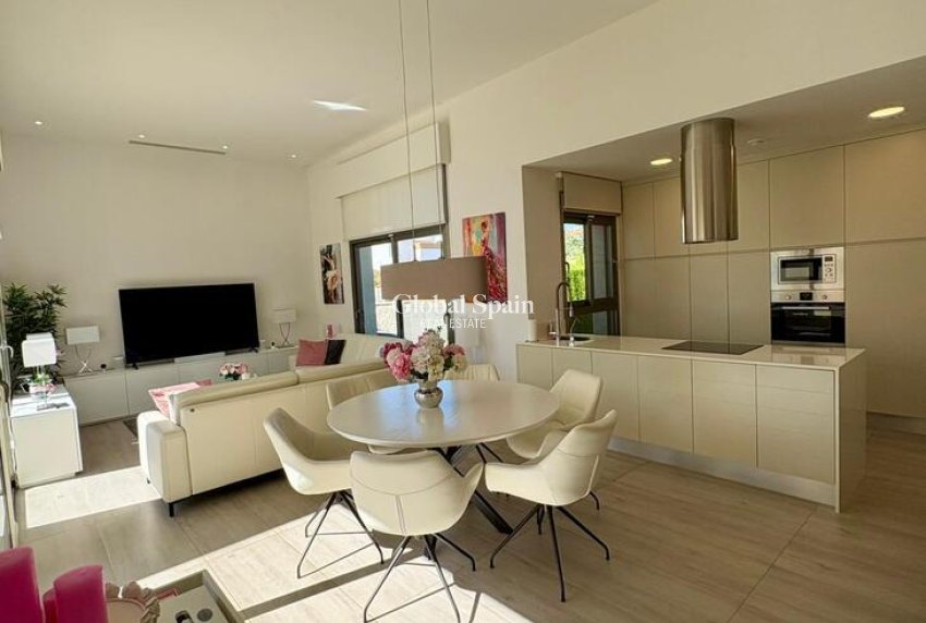 Wederverkoop - VILLA -
BENIJÓFAR - Costa Blanca