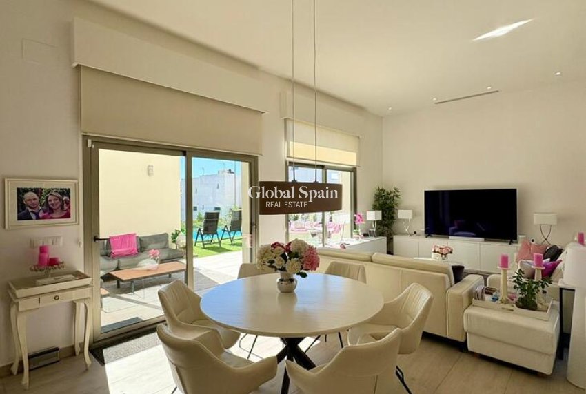 Wederverkoop - VILLA -
BENIJÓFAR - Costa Blanca