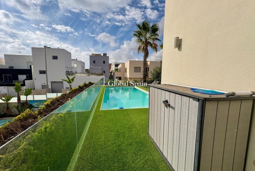 Wederverkoop - VILLA -
BENIJÓFAR - Costa Blanca