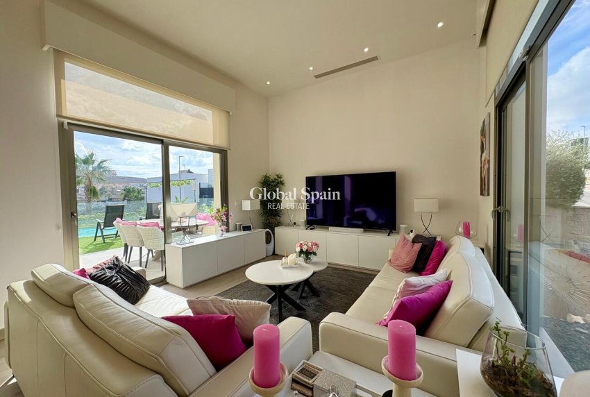 Wederverkoop - VILLA -
BENIJÓFAR - Costa Blanca
