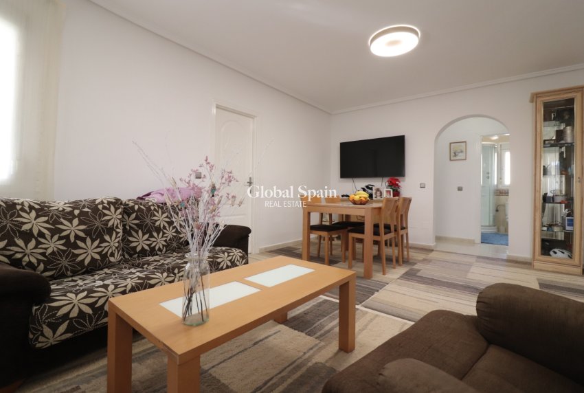 Wederverkoop - VILLA -
Benijofar - Monte Azul