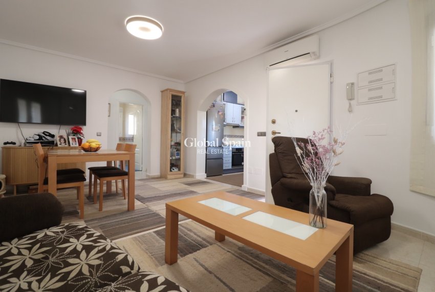 Wederverkoop - VILLA -
Benijofar - Monte Azul