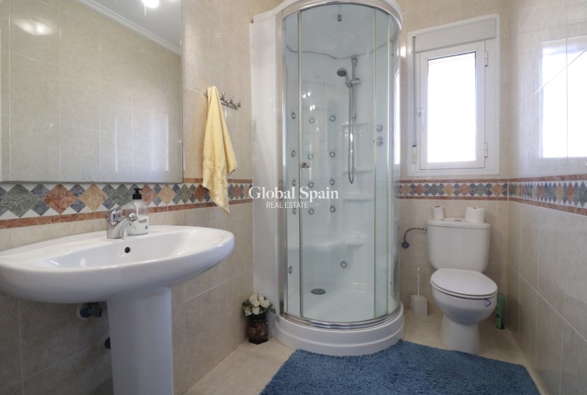 Wederverkoop - VILLA -
Benijofar - Monte Azul