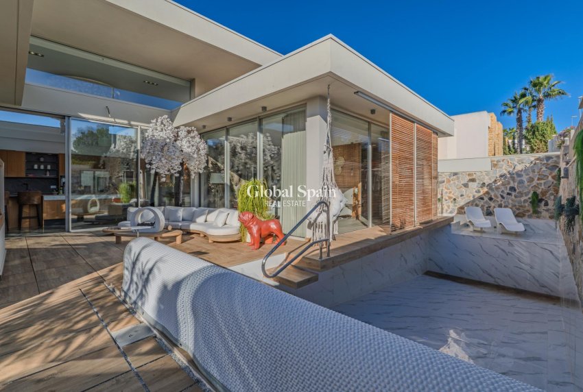 Wederverkoop - VILLA -
BENIJÓFAR - Residencial Benimar