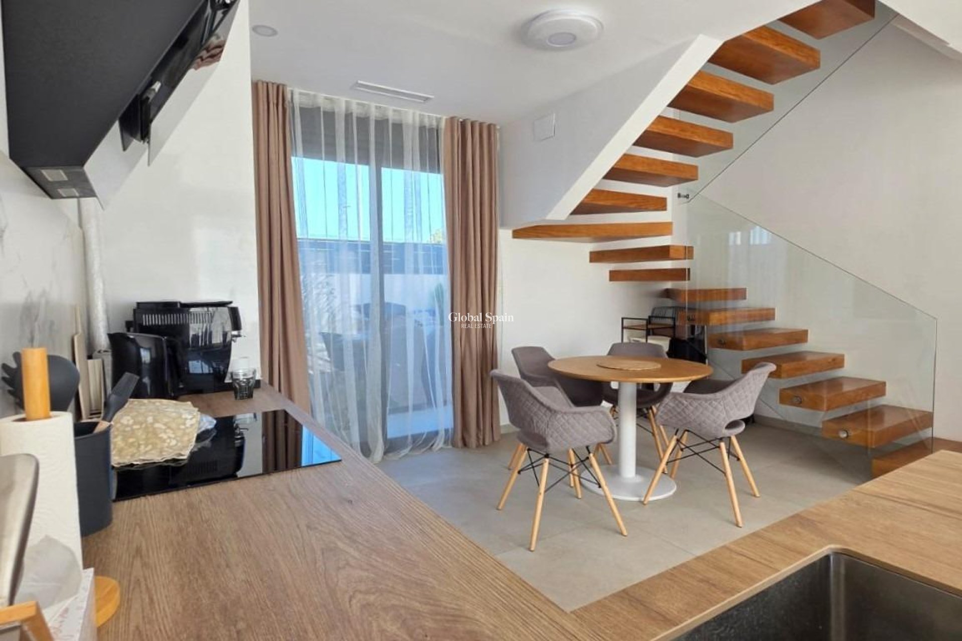 Wederverkoop - VILLA -
BENIJÓFAR