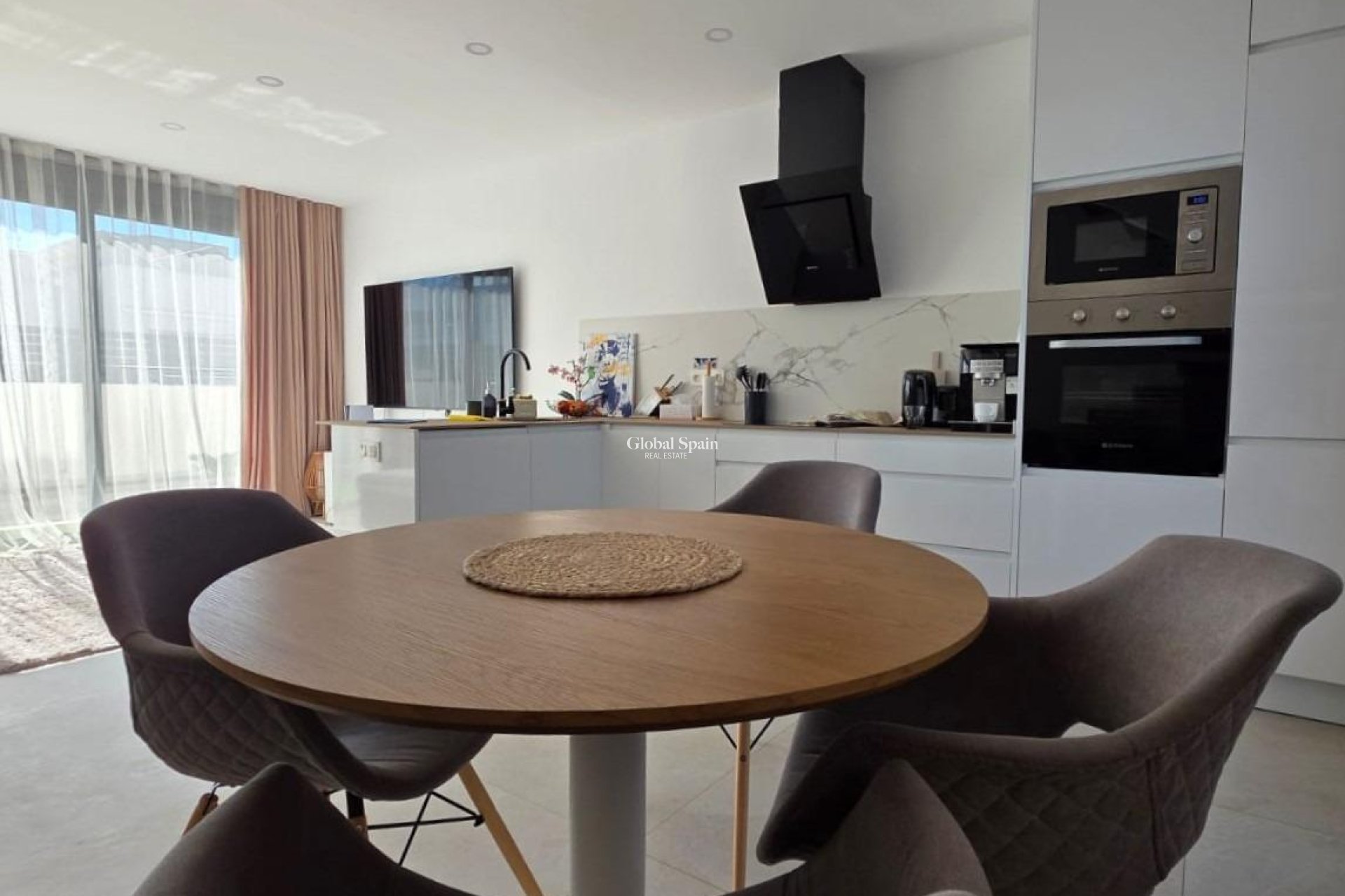 Wederverkoop - VILLA -
BENIJÓFAR