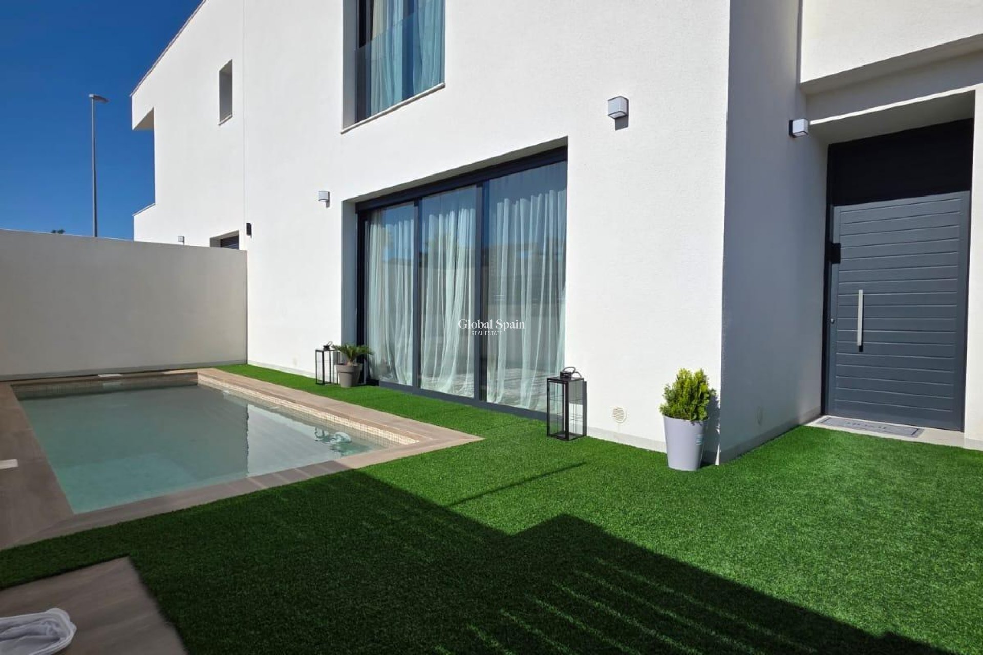 Wederverkoop - VILLA -
BENIJÓFAR