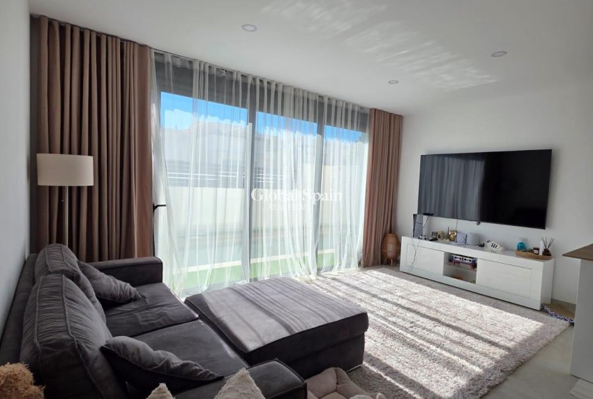 Wederverkoop - VILLA -
BENIJÓFAR