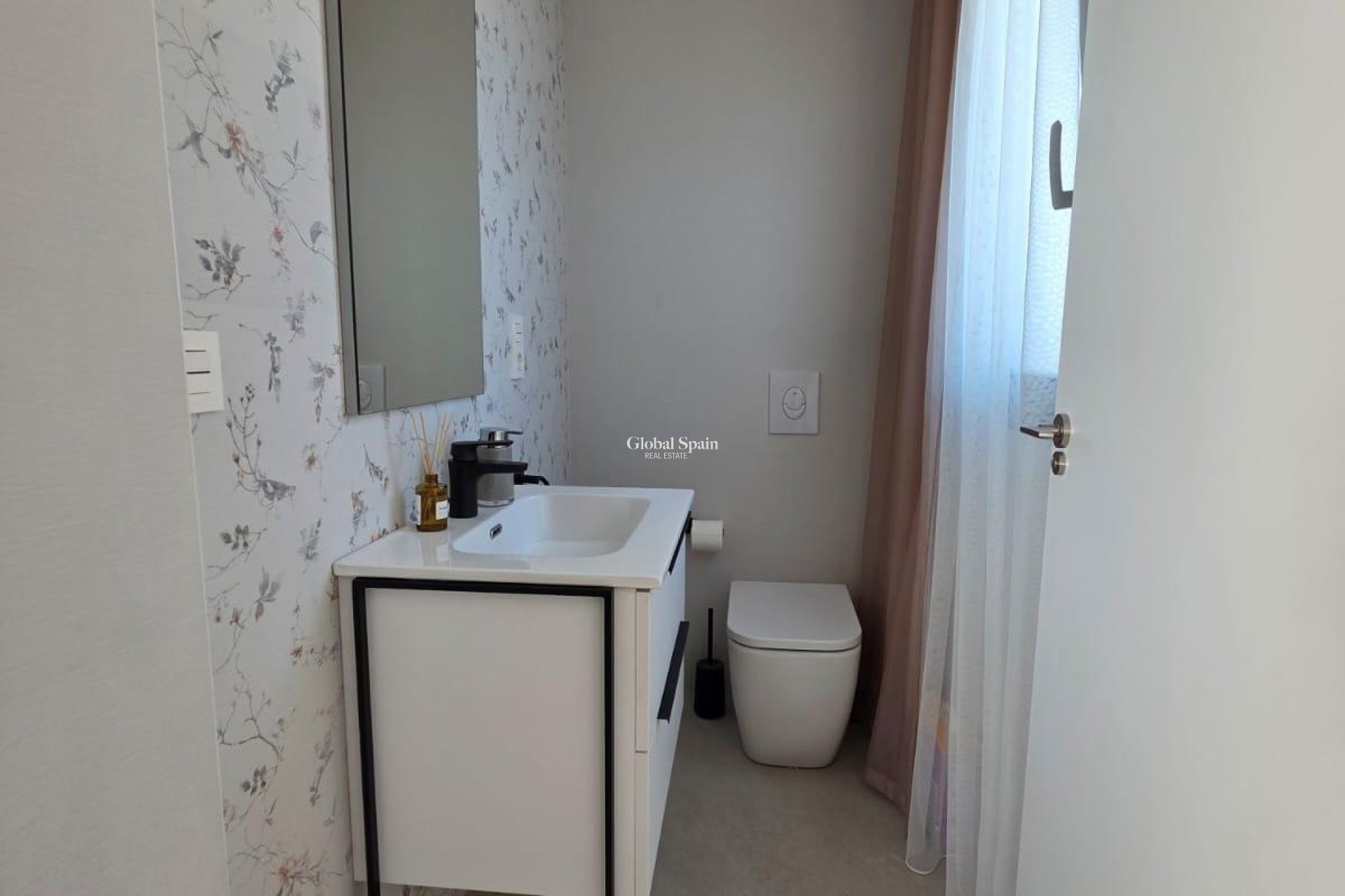 Wederverkoop - VILLA -
BENIJÓFAR