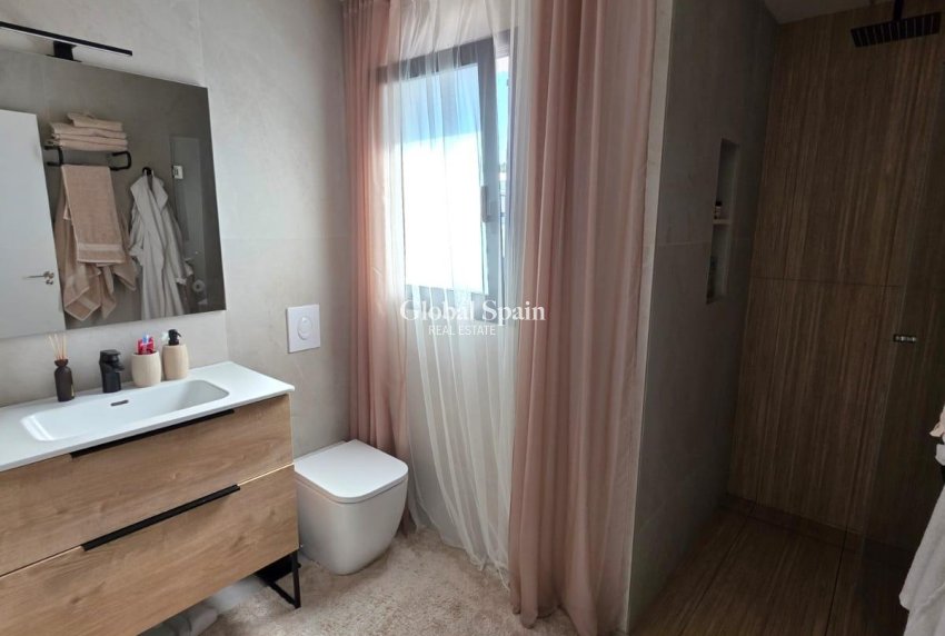 Wederverkoop - VILLA -
BENIJÓFAR