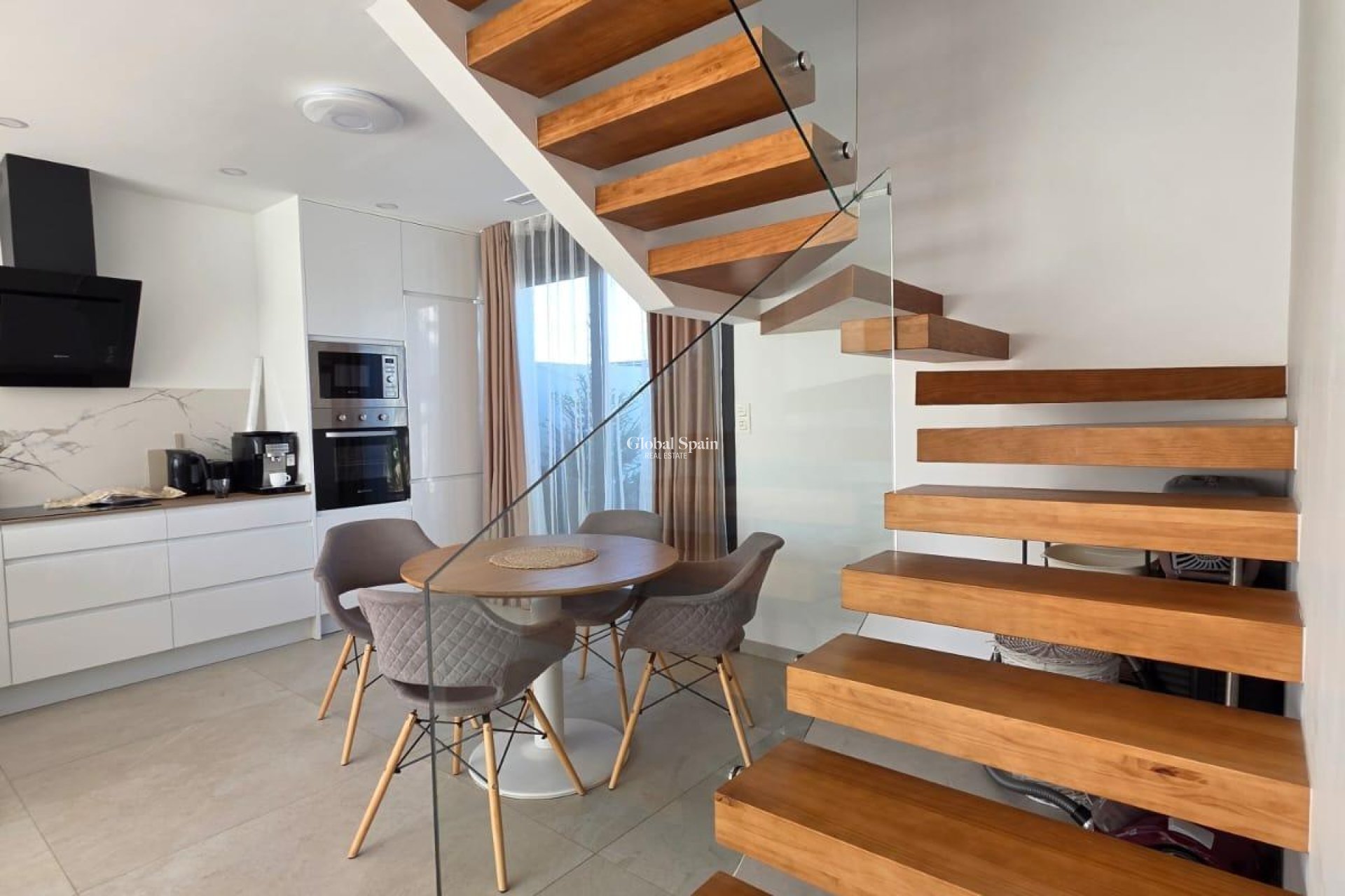 Wederverkoop - VILLA -
BENIJÓFAR