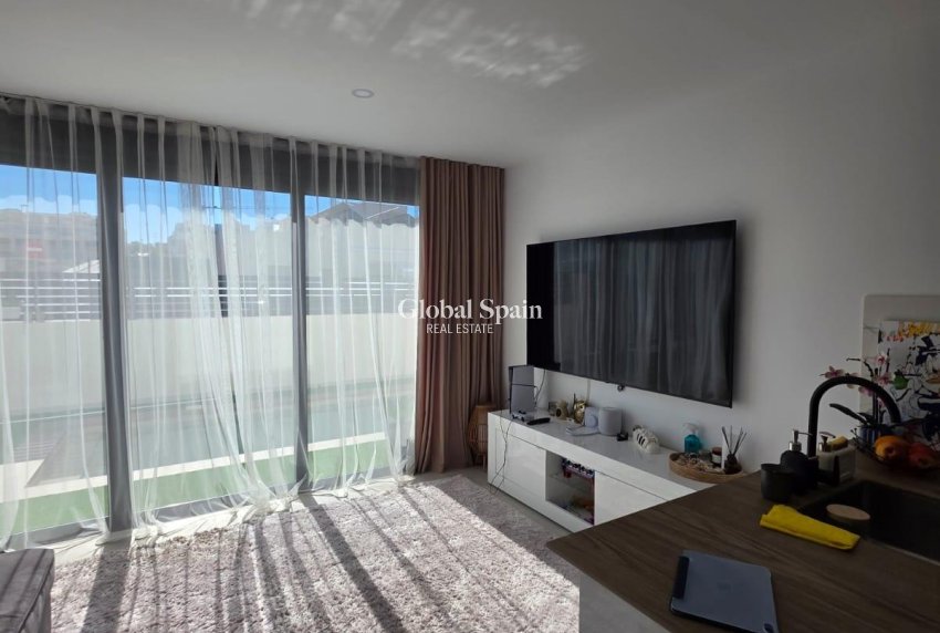 Wederverkoop - VILLA -
BENIJÓFAR