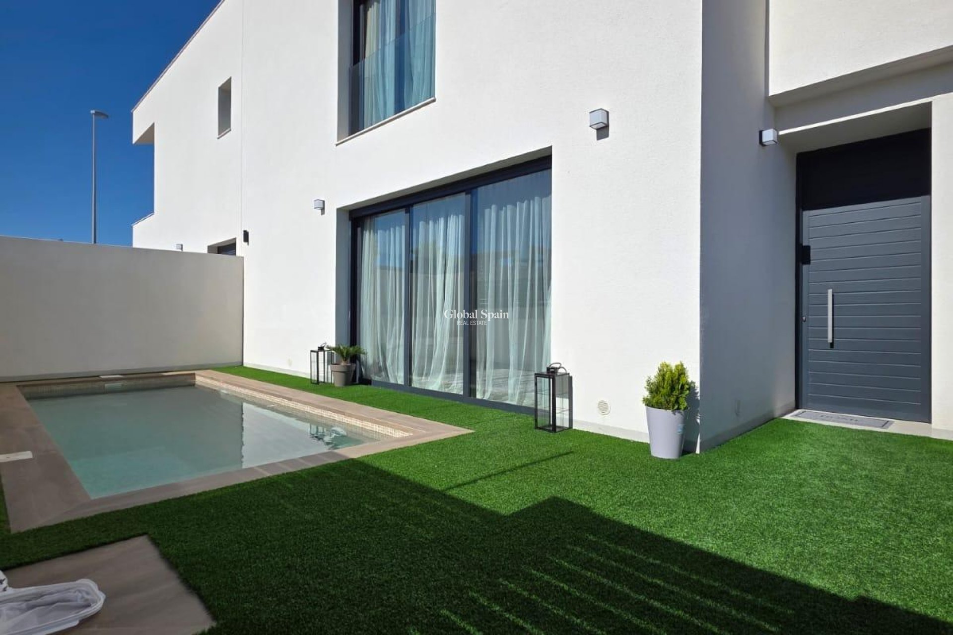 Wederverkoop - VILLA -
BENIJÓFAR