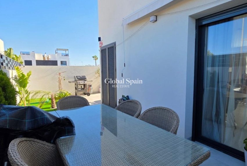 Wederverkoop - VILLA -
BENIJÓFAR