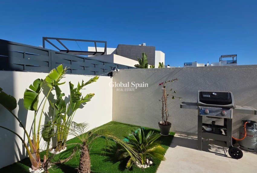 Wederverkoop - VILLA -
BENIJÓFAR