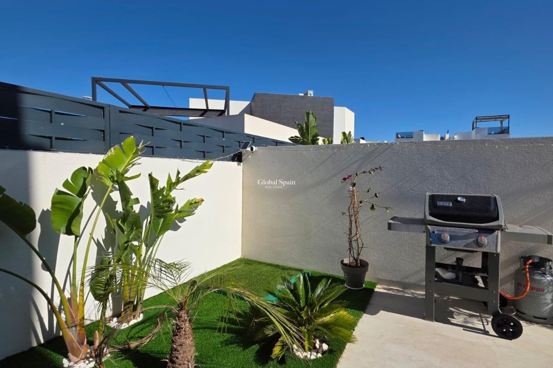 Wederverkoop - VILLA -
BENIJÓFAR