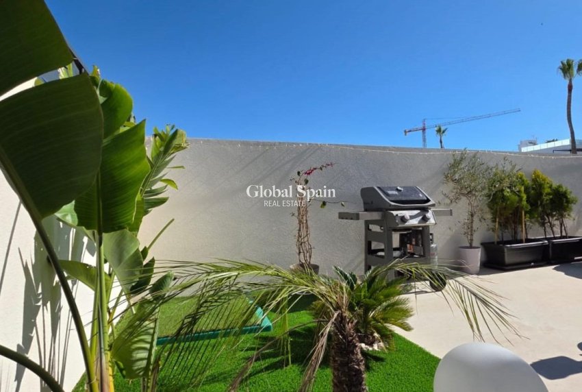 Wederverkoop - VILLA -
BENIJÓFAR