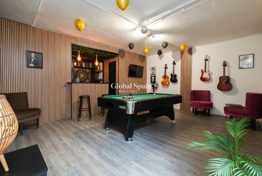 Wederverkoop - VILLA -
BENIJÓFAR