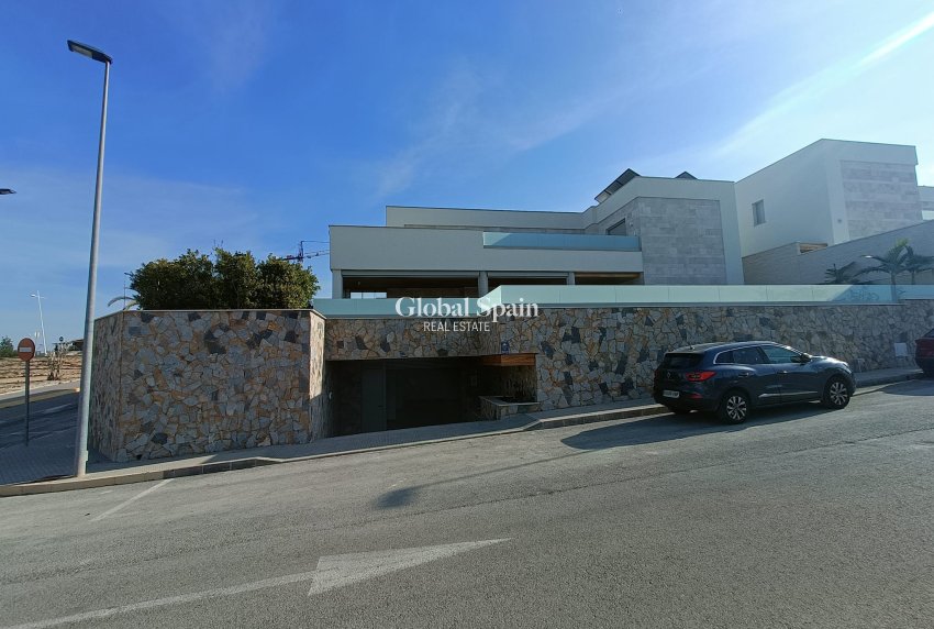 Wederverkoop - Villa -
BENIJÓFAR