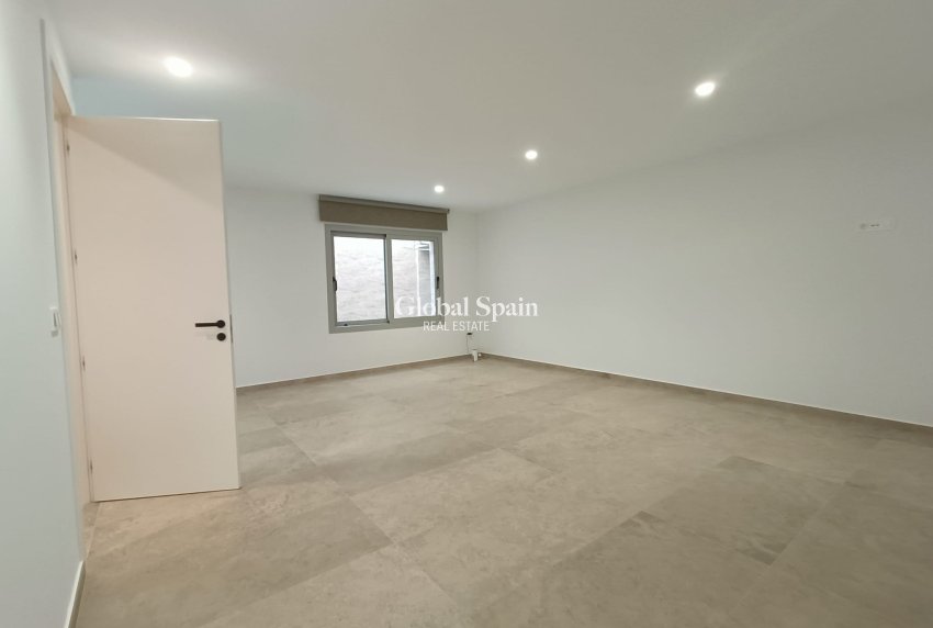 Wederverkoop - Villa -
BENIJÓFAR