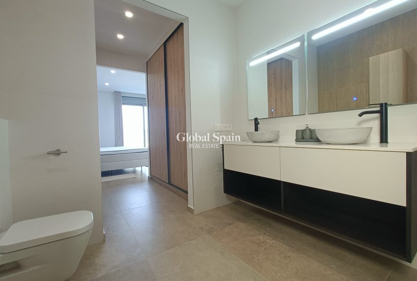 Wederverkoop - Villa -
BENIJÓFAR