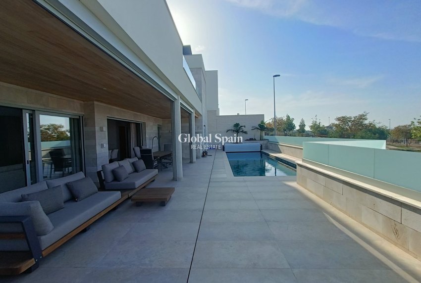 Wederverkoop - Villa -
BENIJÓFAR