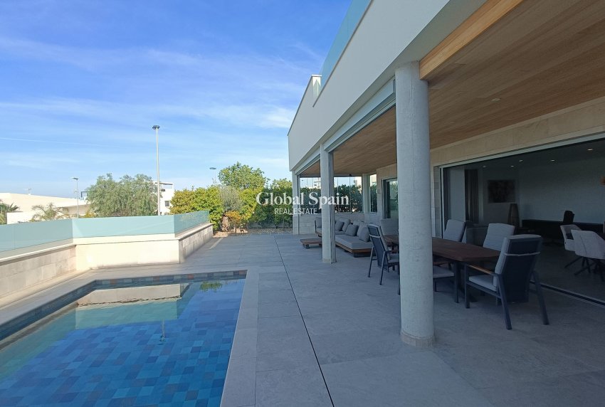 Wederverkoop - Villa -
BENIJÓFAR