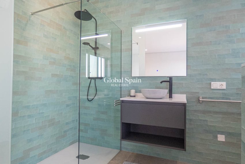 Wederverkoop - Villa -
BENIJÓFAR