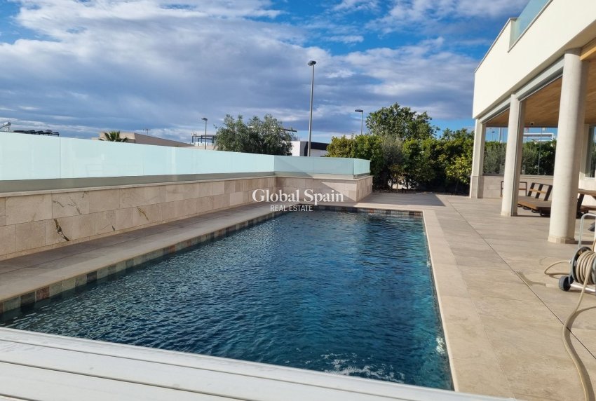 Wederverkoop - Villa -
BENIJÓFAR