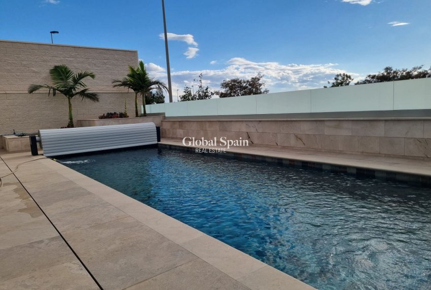 Wederverkoop - Villa -
BENIJÓFAR