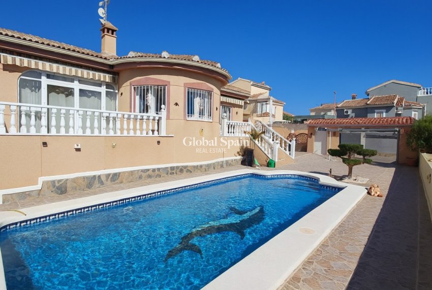 Wederverkoop - VILLA -
BENIMAR - Costa Blanca
