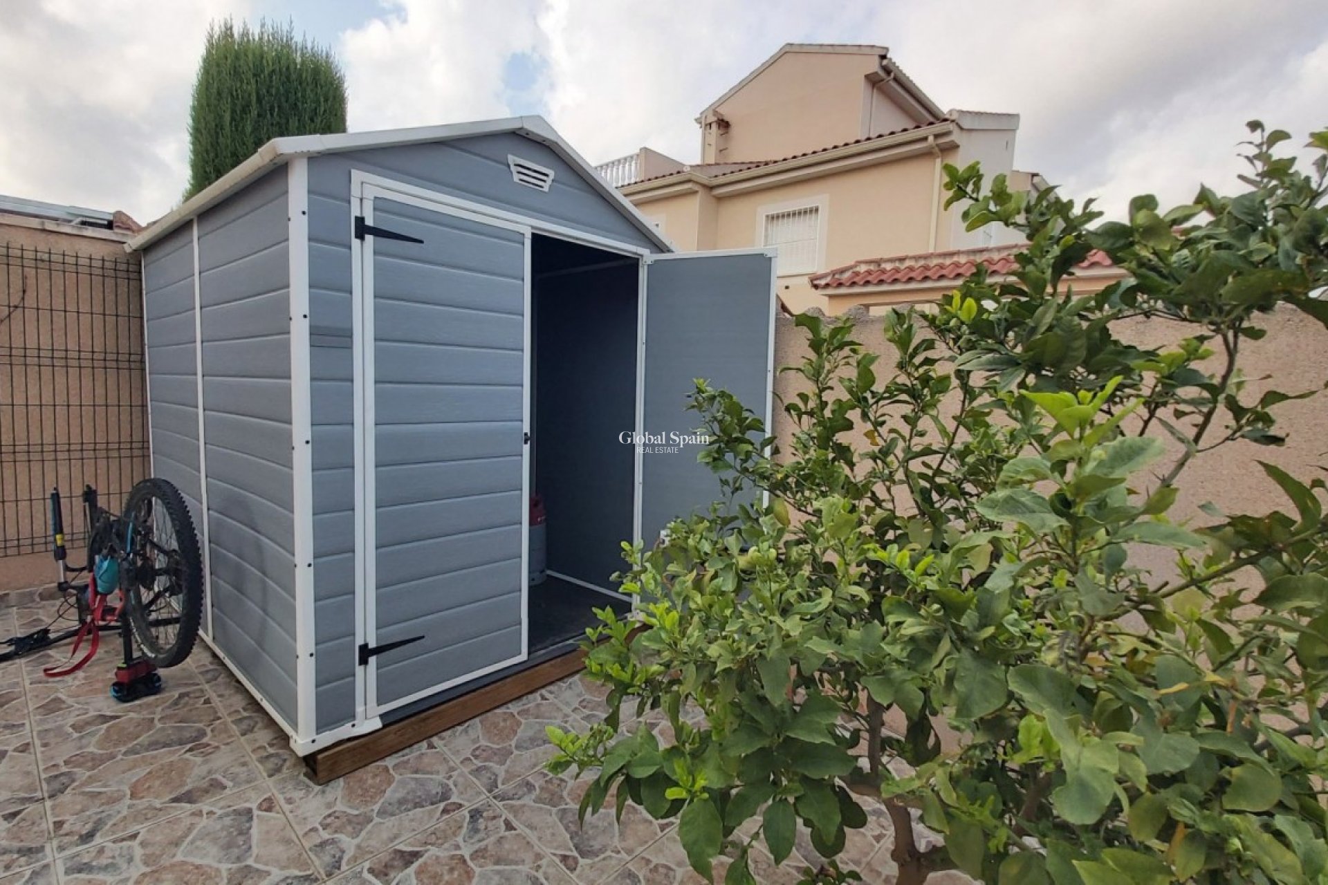 Wederverkoop - VILLA -
BENIMAR - Costa Blanca