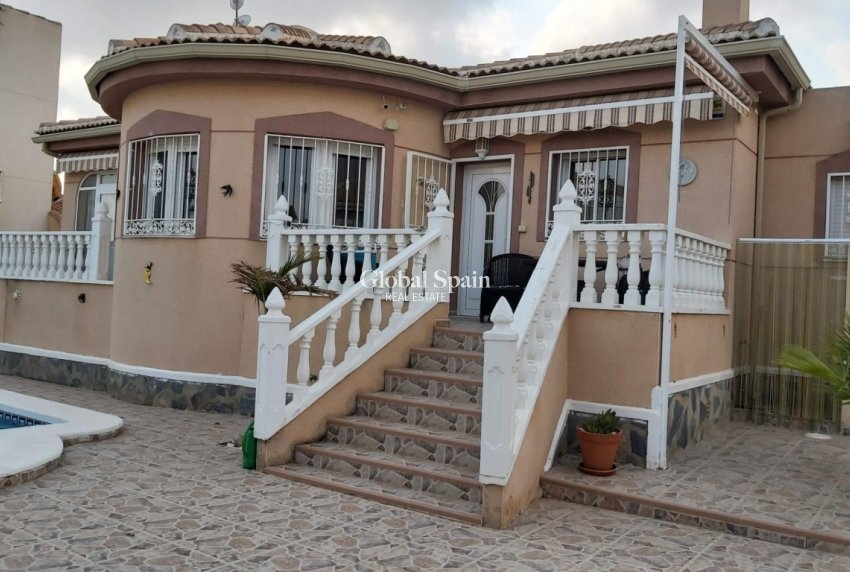 Wederverkoop - VILLA -
BENIMAR - Costa Blanca