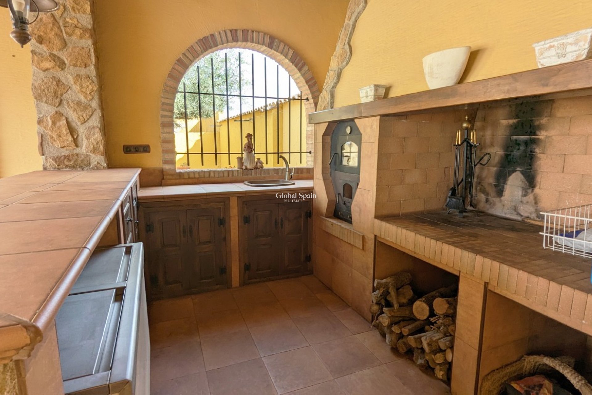 Wederverkoop - VILLA -
BIGASTRO - Inland