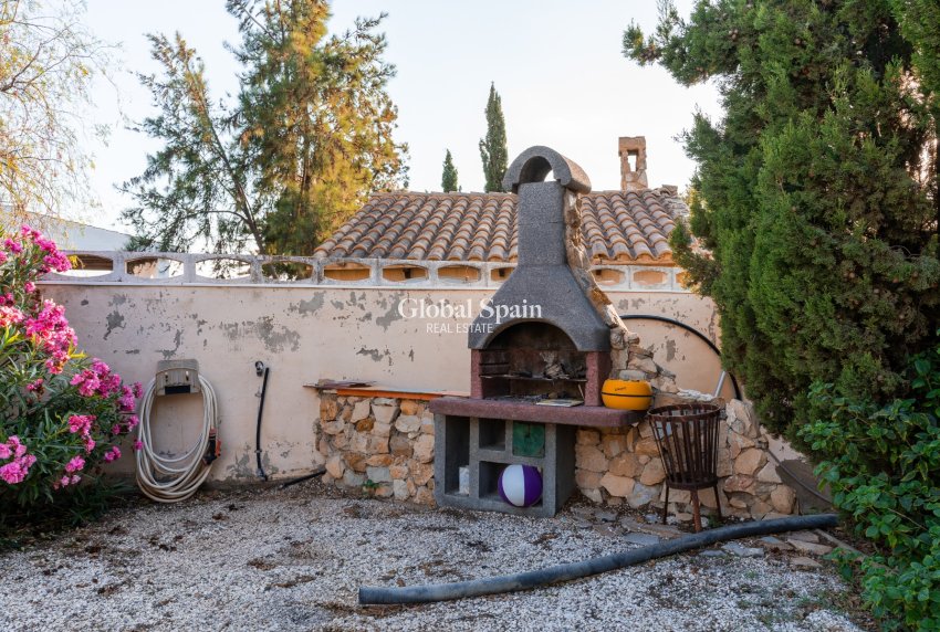 Wederverkoop - VILLA -
BUSOT - Costa Blanca