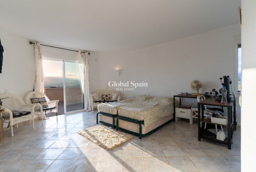 Wederverkoop - VILLA -
BUSOT - Costa Blanca