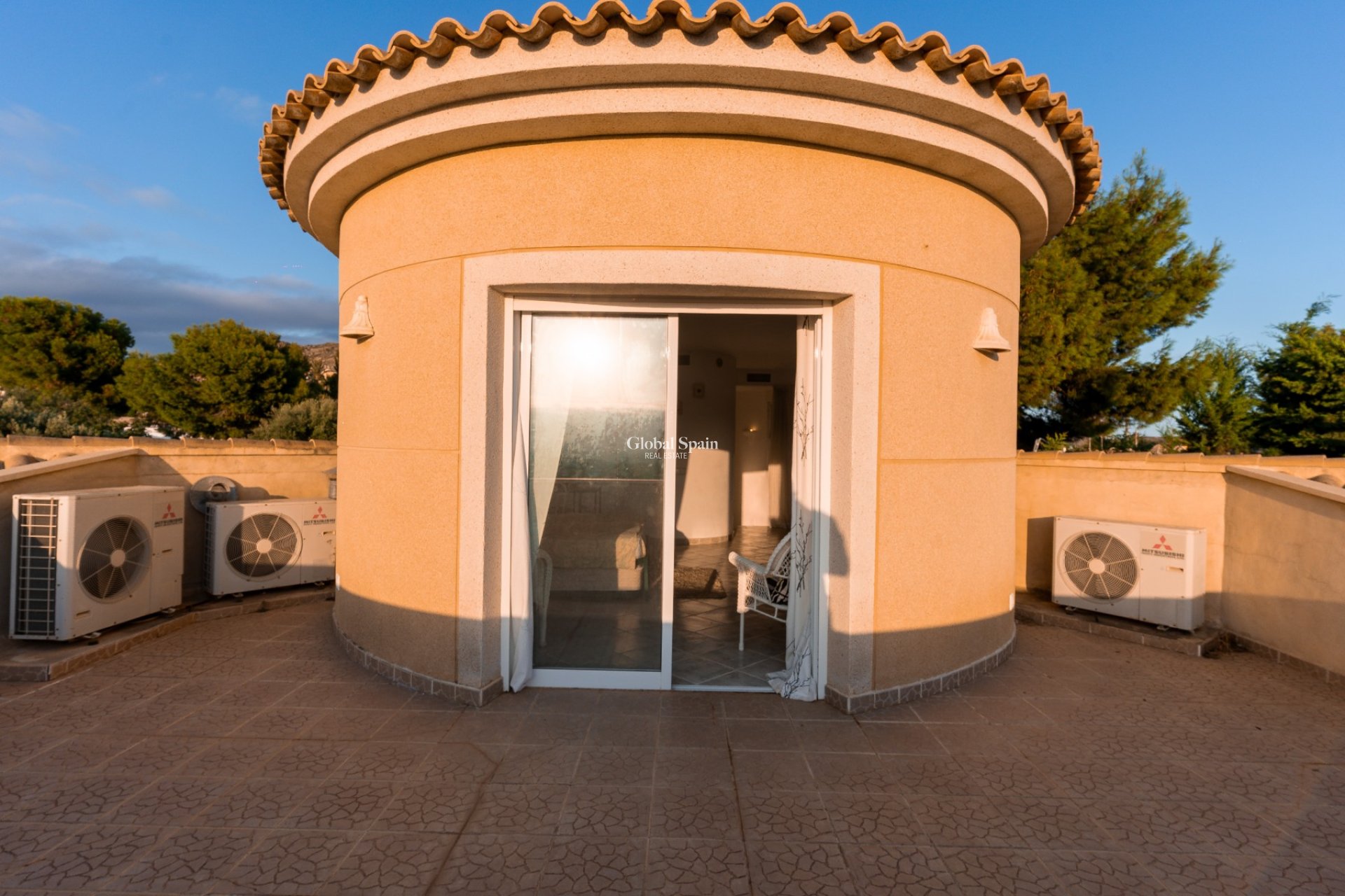 Wederverkoop - VILLA -
BUSOT - Costa Blanca