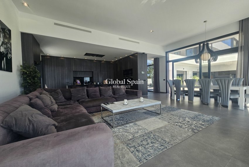 Wederverkoop - VILLA -
CABO ROIG - Costa Blanca