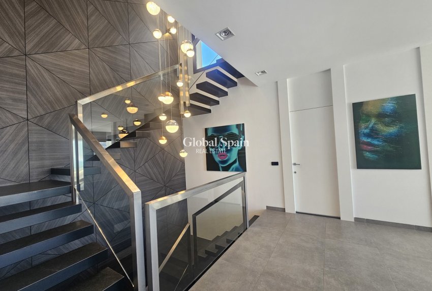 Wederverkoop - VILLA -
CABO ROIG - Costa Blanca