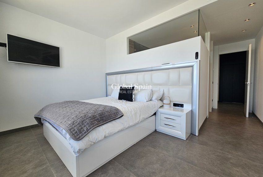 Wederverkoop - VILLA -
CABO ROIG - Costa Blanca