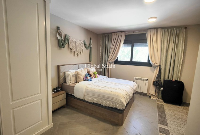 Wederverkoop - VILLA -
CABO ROIG - Costa Blanca