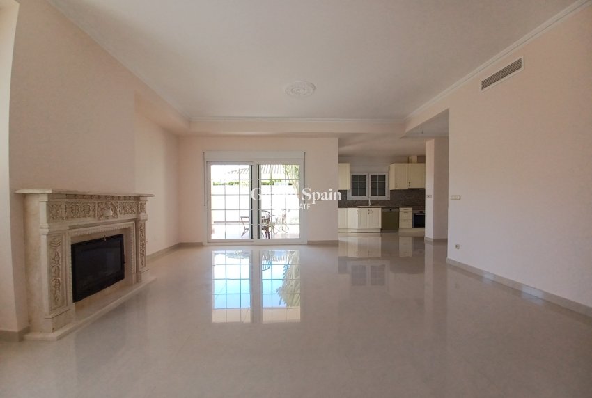 Wederverkoop - VILLA -
CABO ROIG - Costa Blanca